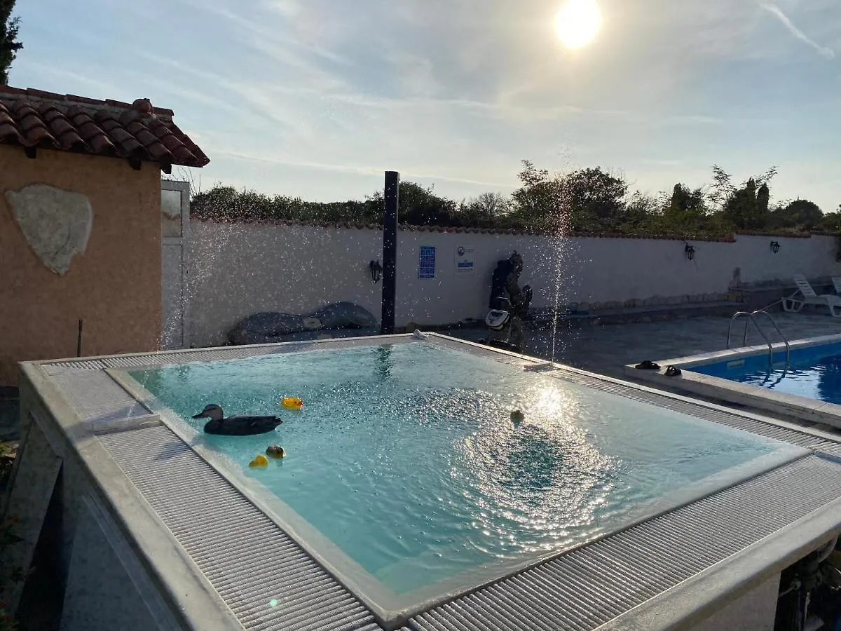 Hotel Aurora Pula 3*,