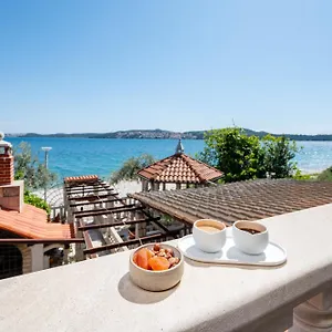 https://villa-segetski-dvori.hotels-in-trogir.com