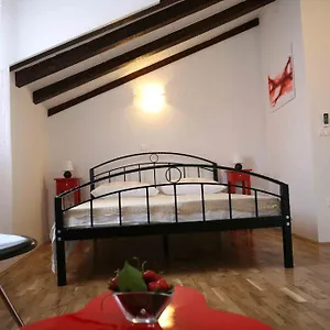 rooms-beljan.hotels-in-trogir.com/