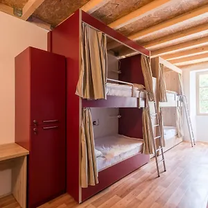  Hostel Antique